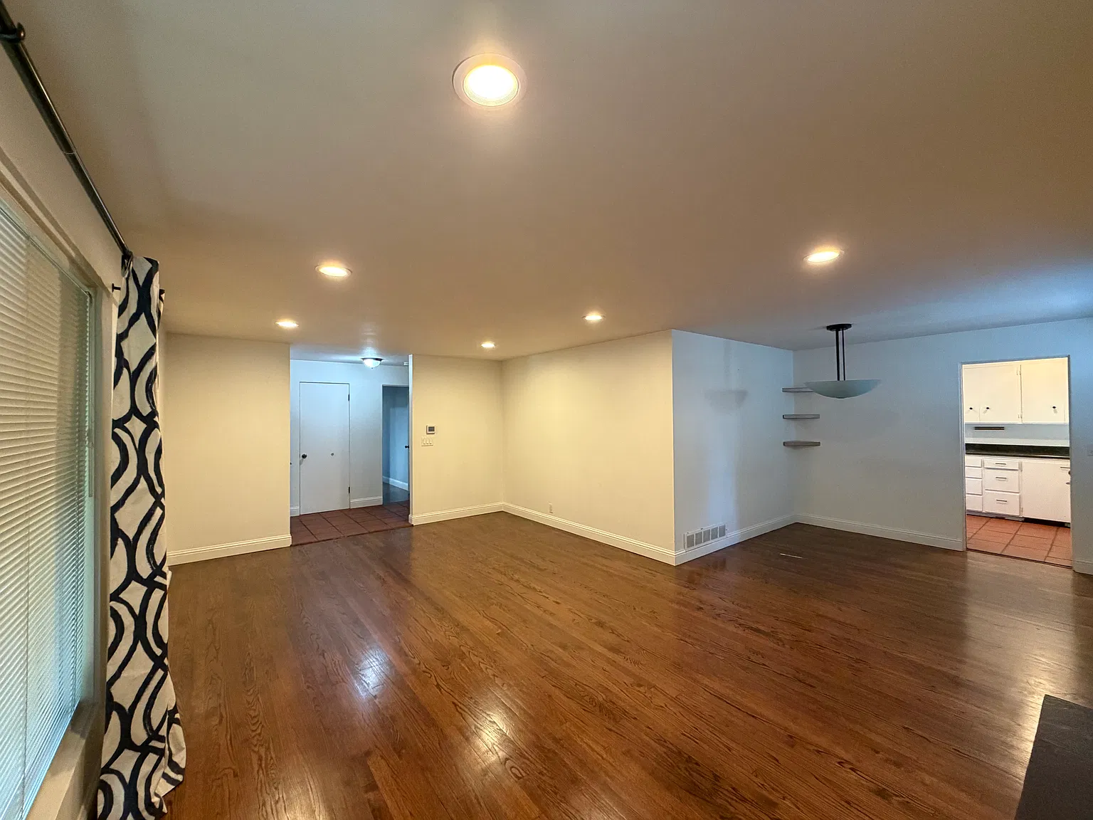 3 bed, 1.5 bath, 1490 sqft, $3,700 — Photo 3