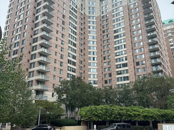 851 N Glebe Rd APT 904, Arlington, VA 22203