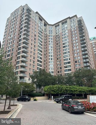 851 N Glebe Rd APT 904, Arlington, VA 22203