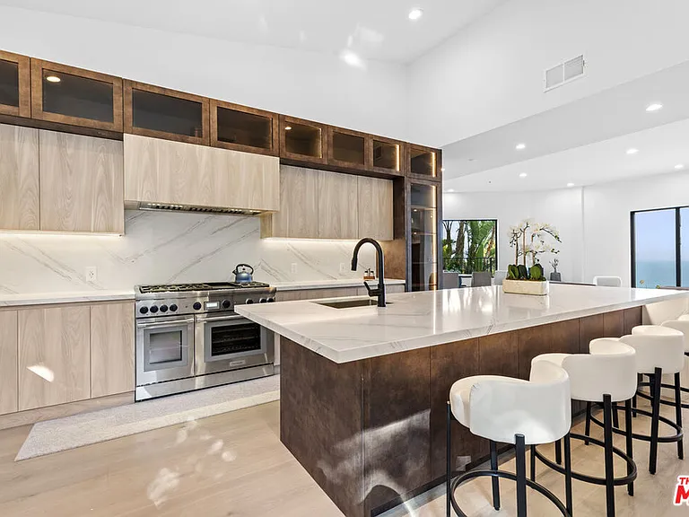 6380 Meadows Ct — Photo 15