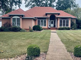 102 Oakwood Dr, Christopher, IL 62822
