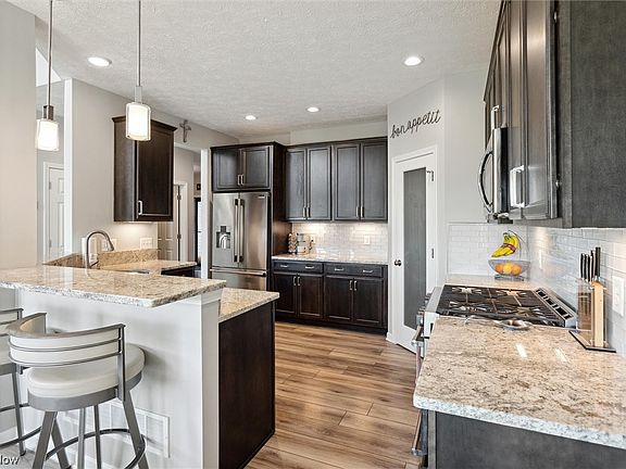 5th image of 611 Aubrielle Ave #23