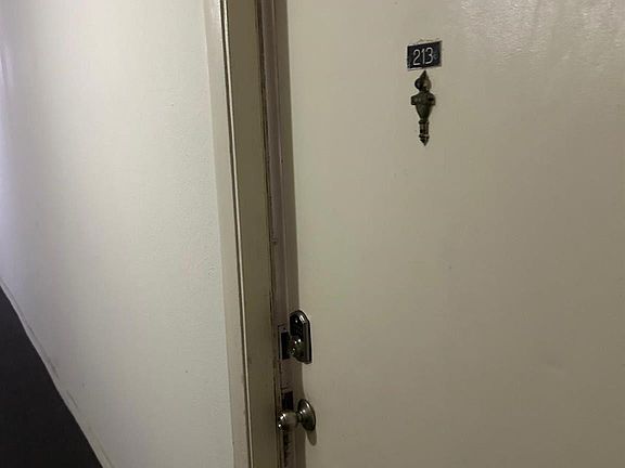 5th image of 2771 Riverside Drive #213-A