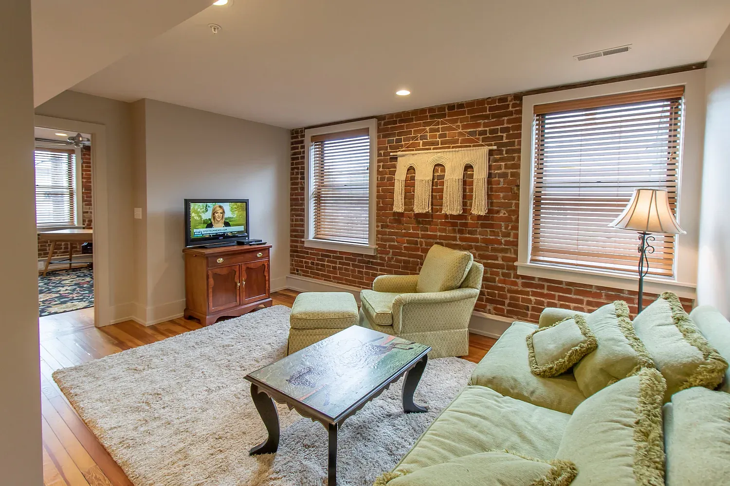 2 bed, 987 sqft, $2,400 — Photo 4