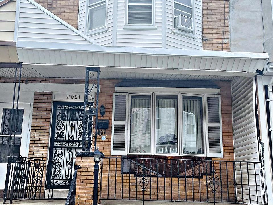 1st image of 2081 Clarence St