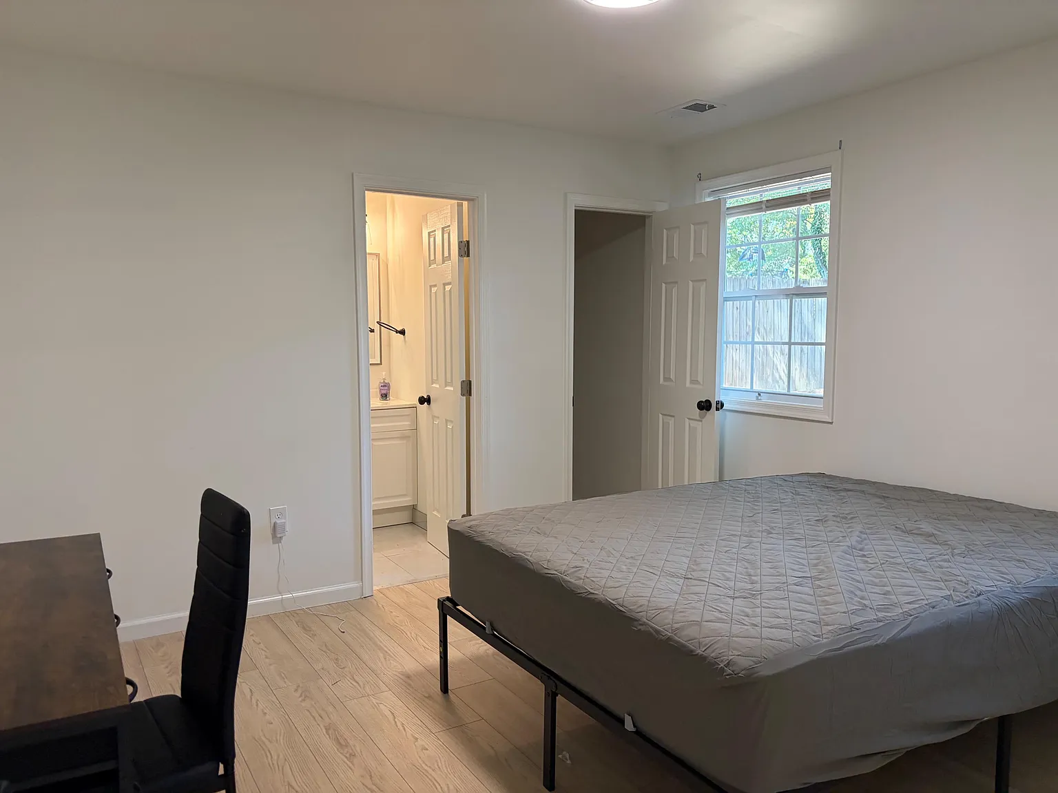 4 bed, 3.0 bath, 1600 sqft, $1,360 — Photo 2