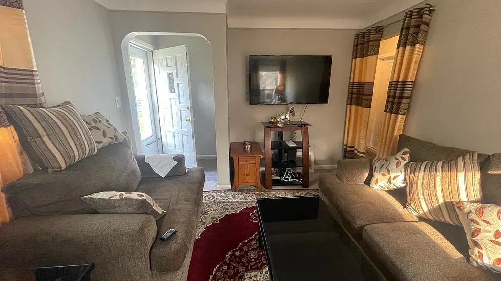3 bed, 1100 sqft, $1,500 — Photo 2