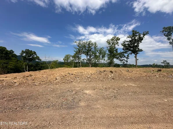 2 Sommet Rdg E, Tazewell, TN 37879