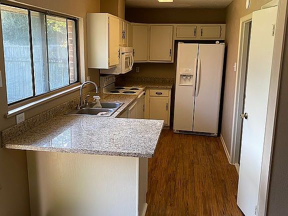3rd image of 205 Village Ln