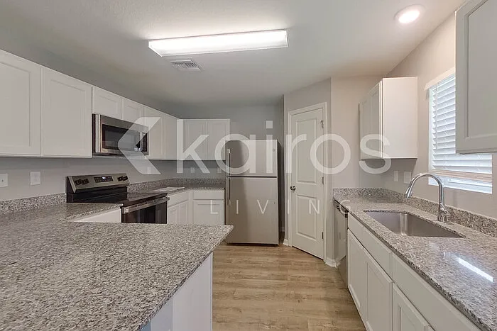 4204 E 5th St — Photo 8