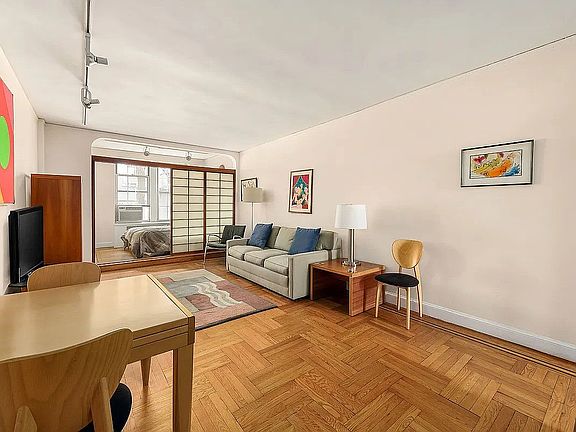 2nd image of 25 Minetta Ln APT 2K
