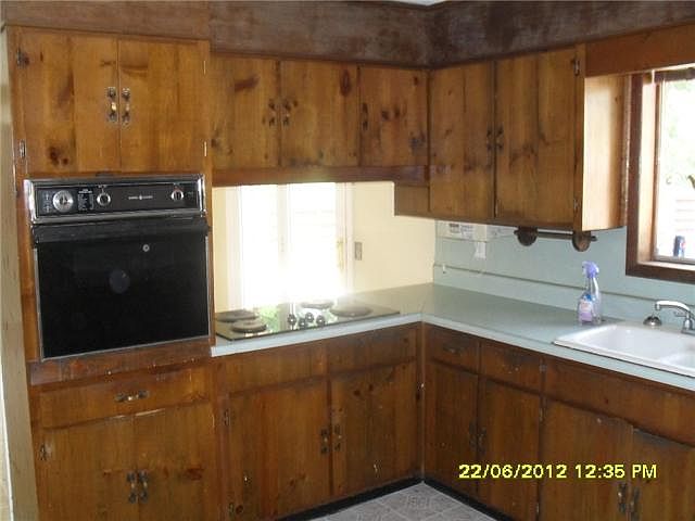 2nd image of 2006 James Ct NE