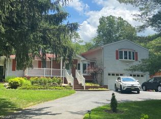 97 Moraine Rd, Morris Plains, NJ 07950