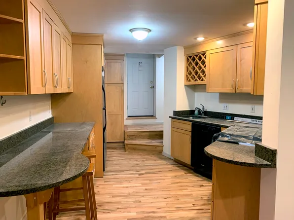 51 Park Dr APT B2, Boston, MA 02215