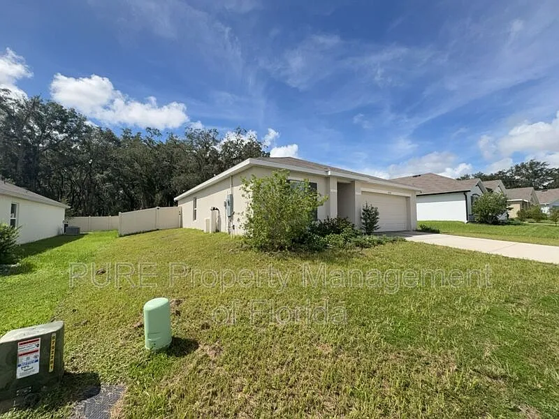 3 bed, 2.0 bath, 1419 sqft, $2,199 — Photo 3