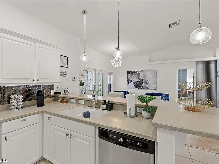 1801 Everest Pkwy — Photo 10