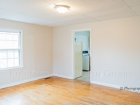 4th image of 716 E Oldham Ave #1