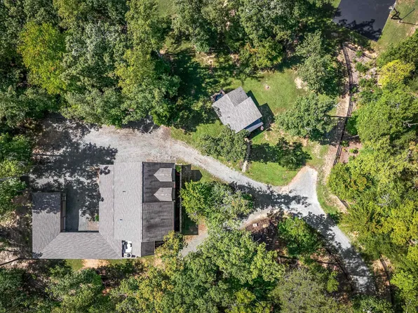 2725 Thomas Jefferson Pkwy, Charlottesville, VA 22902