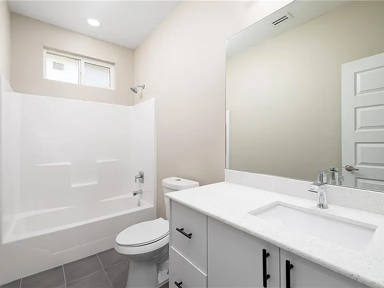 11006 N 33rd Ln #3 — Photo 8