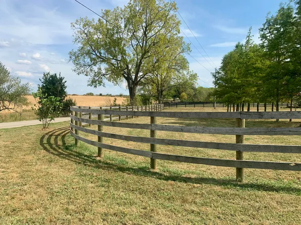 1565 Brentsville Rd, Paris, KY 40361