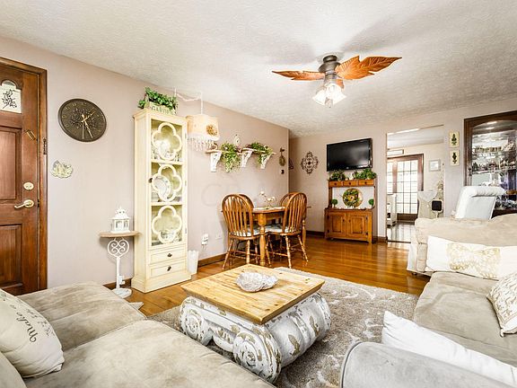 4th image of 2850 Louise Ave