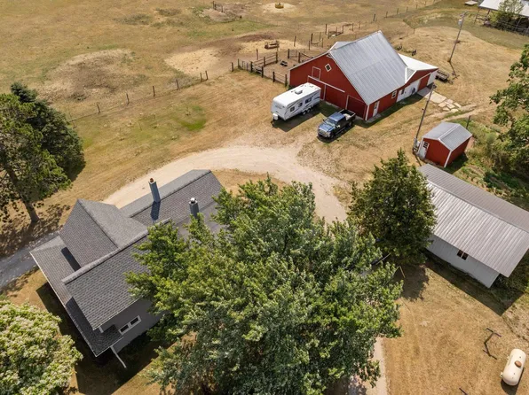 6109 W County Line Rd, Buckley, MI 49620