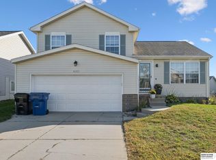 16525 Grant St, Omaha, NE 68116