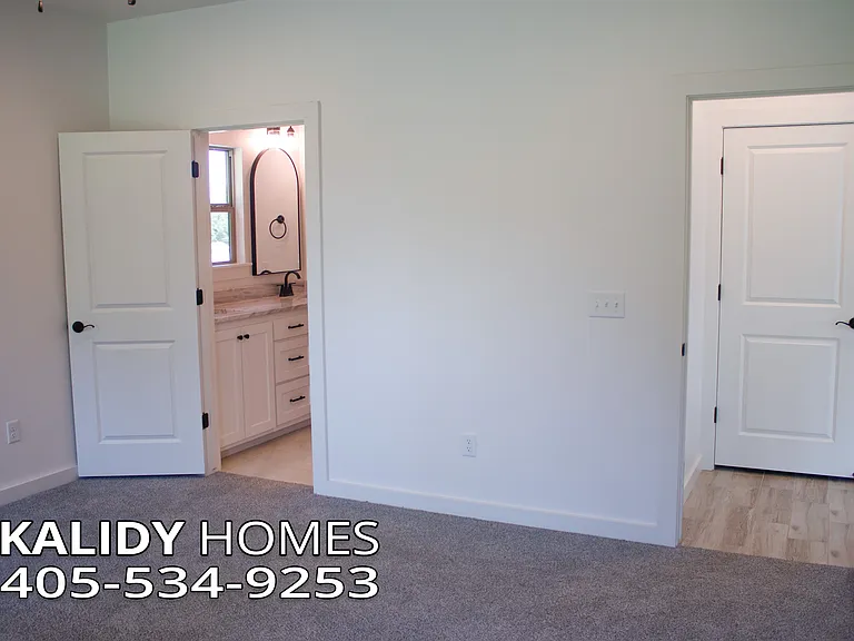 1925 E Springer Ave — Photo 16
