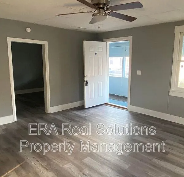 225 N 2nd St — Photo 3