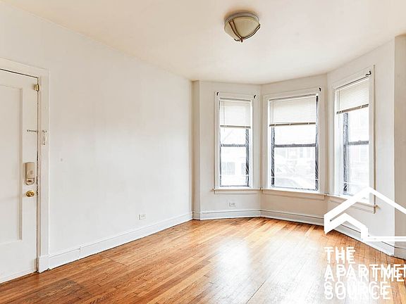 3rd image of 1003 N Richmond St #2N