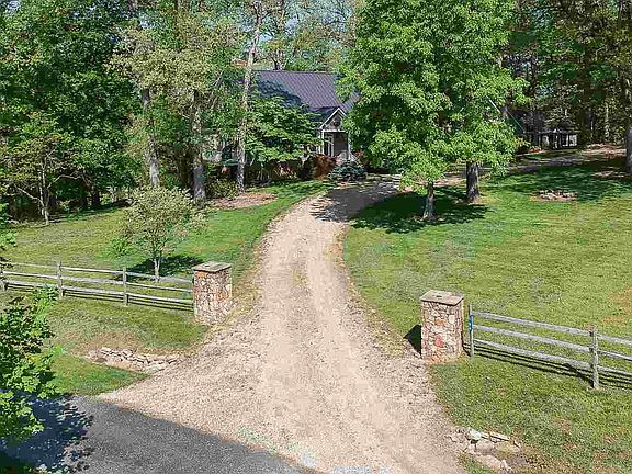 3rd image of 188 Wind River Dr