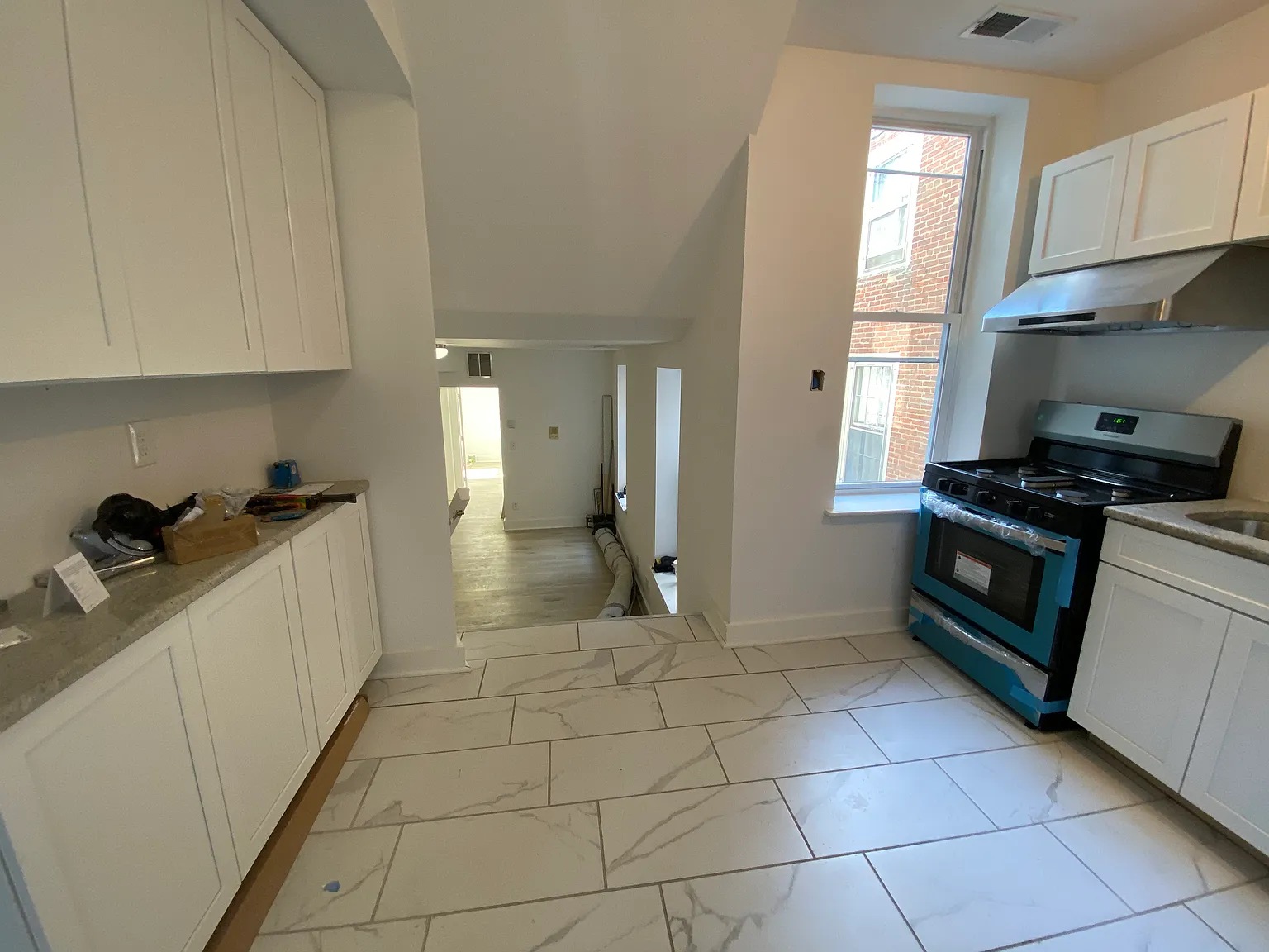 2 bed, 960 sqft, $2,300 — Photo 2