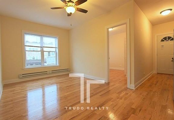2nd image of 951 W Cornelia Ave APT 2