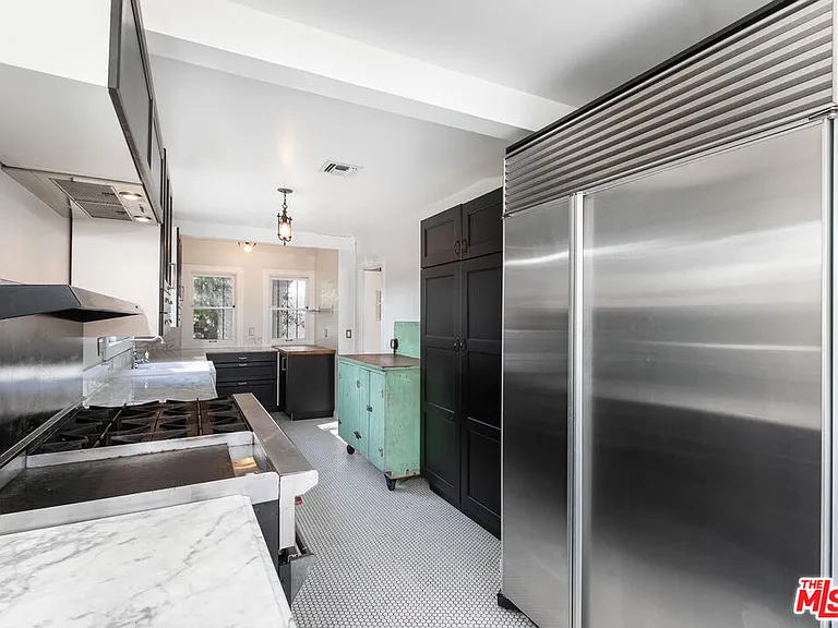 2030 Vine St — Photo 11
