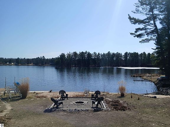 5th image of 3047 Island Lake Dr