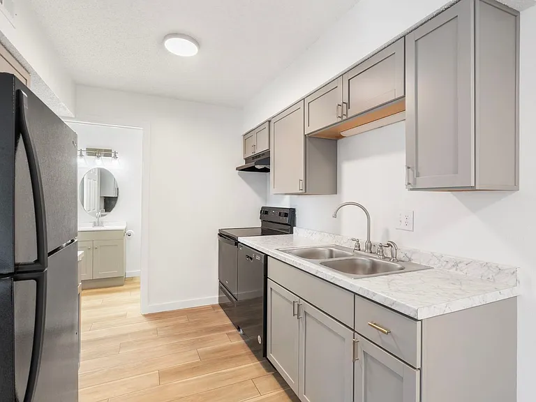 Southcreek Apartments — Photo 7