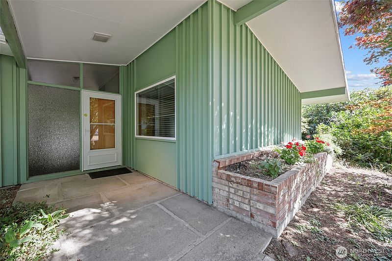 2nd image of 2406 Fir Street SE