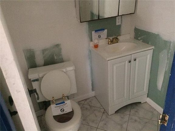 3rd image of 13069 Sevres St