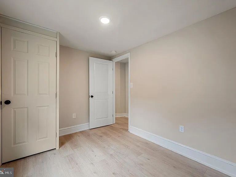 553 Highland Ave — Photo 14