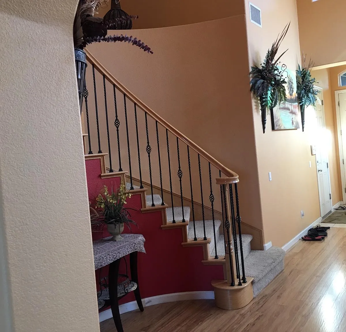 305 Geraldine Way — Photo 1