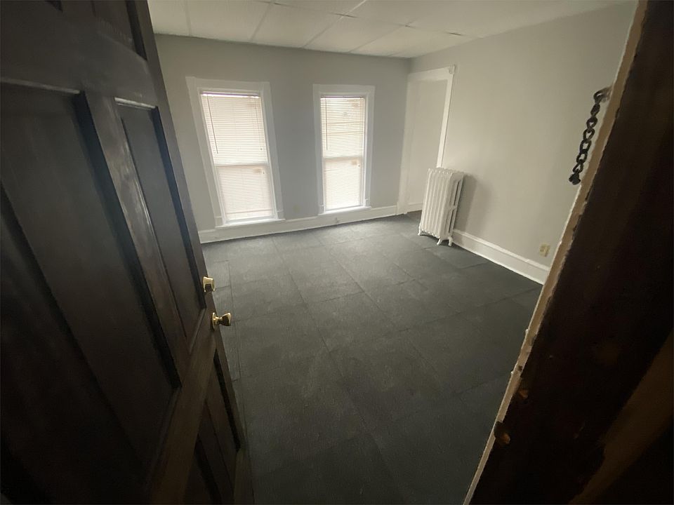 2nd image of 410 W 1st St APT 5