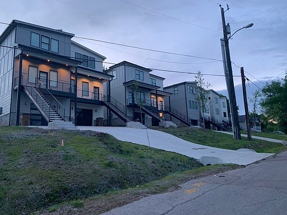 4th image of 123 Elmhurst Ave