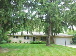 15950 Smith Dr, Brookfield, WI 53005