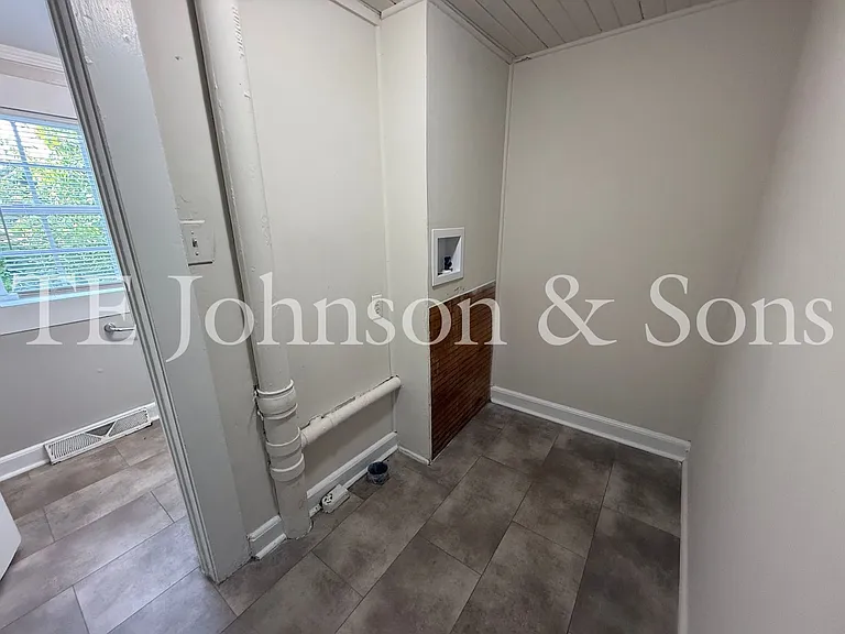526 Chandler St — Photo 23