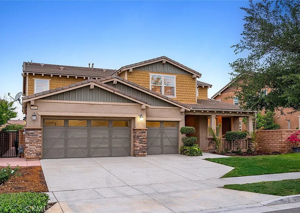 3694 S Grower Ave