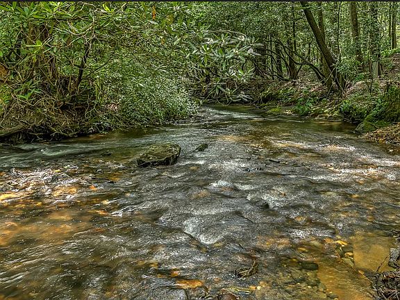 3rd image of 30 Stanley Creek Xing