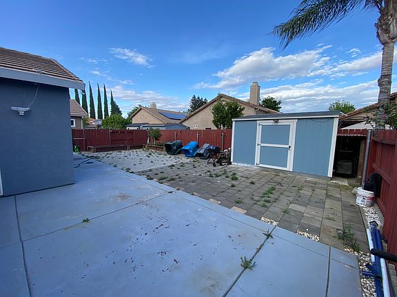 3rd image of 686 Anna Dr