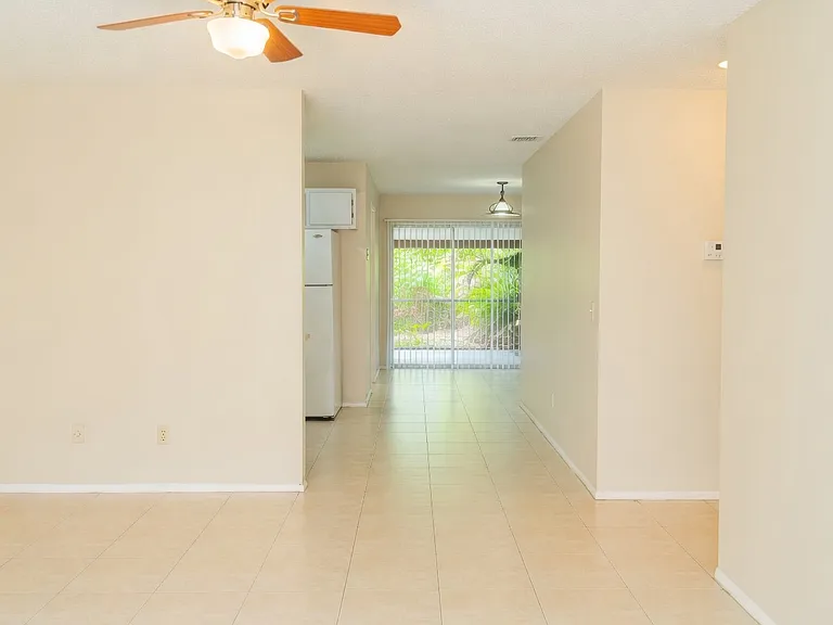 53 SE Mead Pl — Photo 3