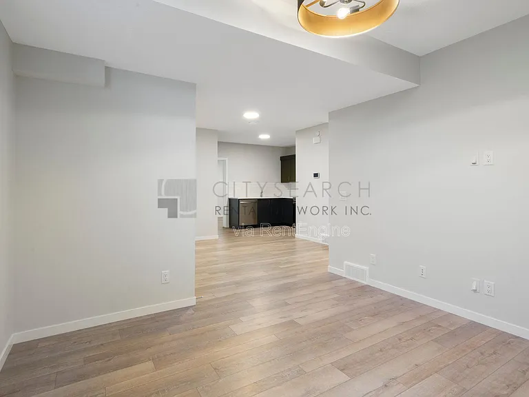 31 Royston Ter NW — Photo 13
