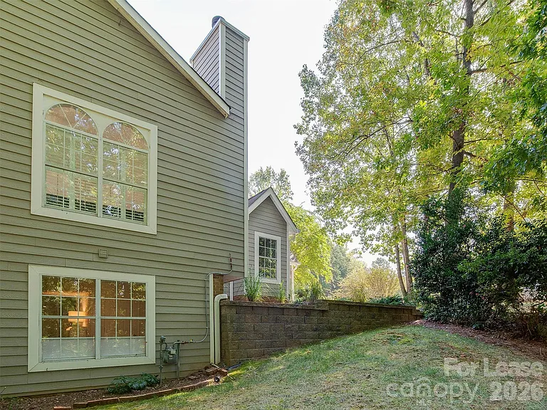 9006 Saint Thomas Ln — Photo 46